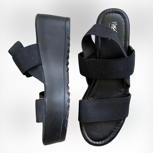 Target Shoes - Merona black 90s inspired platform sandals! size: 9.5